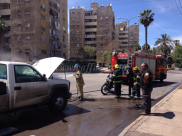 بالصور: إحتراق مركبة بمدينة يافا والاطفائية تهرع إلى المكان 